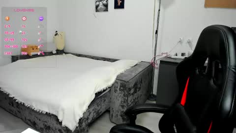 Snapshot of cute_little_ass chatting on April 2026 09:04:01 AM Emily online show from April 2026 09:04:01 AM