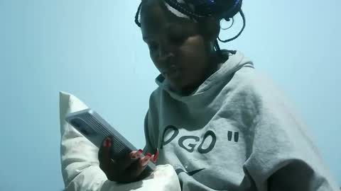 Snapshot of cute_roxie chatting on February 2025 11:10:02 PM cute_roxie online show from February 2025 11:10:02 PM