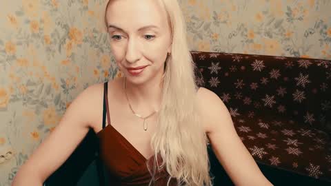 cute_smile_shy online show from December 2024 11:40:01 PM