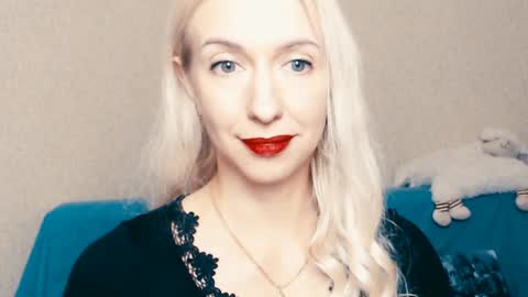 cute_smile_shy online show from December 2024 02:05:02 PM