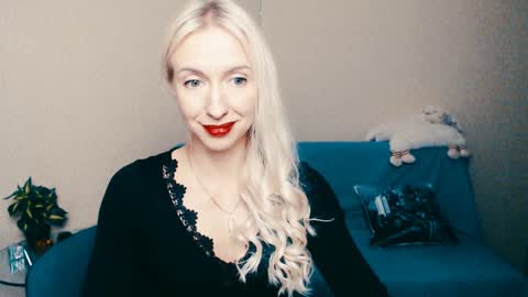 cute_smile_shy online show from December 2024 05:08:02 PM