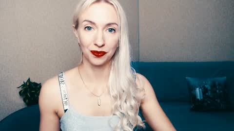 cute_smile_shy online show from December 2024 05:35:02 PM