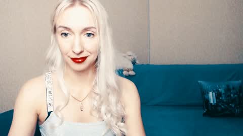 cute_smile_shy online show from December 2024 08:36:02 PM