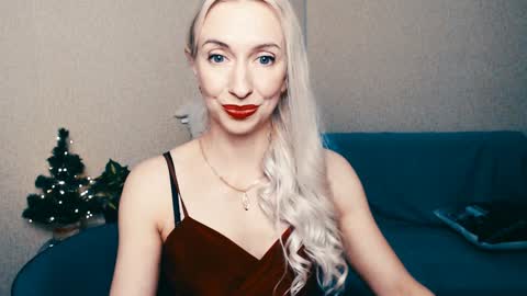 cute_smile_shy online show from January 2025 10:19:01 PM