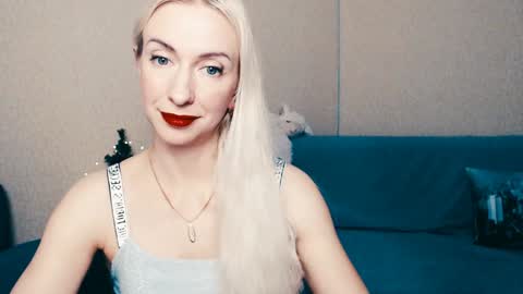 cute_smile_shy online show from January 2025 07:17:01 PM