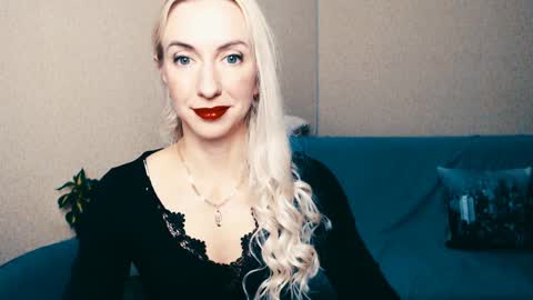 cute_smile_shy online show from January 2025 09:31:01 PM