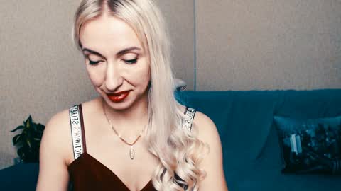 cute_smile_shy online show from January 2025 12:57:01 AM