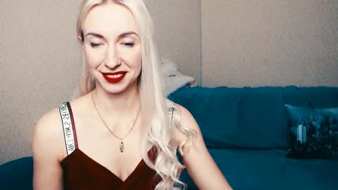 cute_smile_shy online show from January 2025 04:59:01 AM