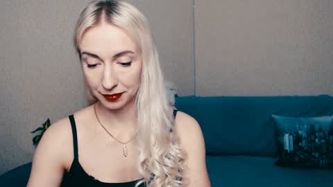 cute_smile_shy online show from January 2025 07:17:02 PM