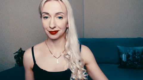 cute_smile_shy online show from January 2025 10:19:01 PM