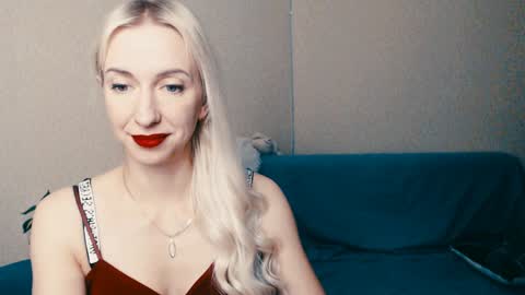 cute_smile_shy online show from January 2025 06:12:01 AM