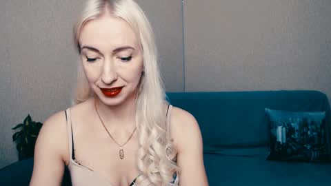 cute_smile_shy online show from February 2025 05:26:02 PM