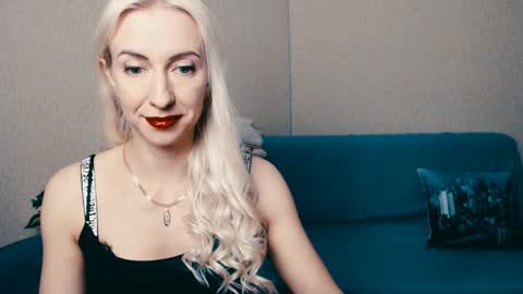 cute_smile_shy online show from February 2025 10:09:01 PM