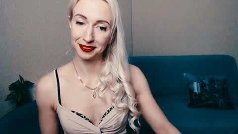 cute_smile_shy online show from February 2025 11:15:01 PM