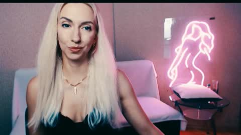 cute_smile_shy online show from September 2025 07:47:01 PM