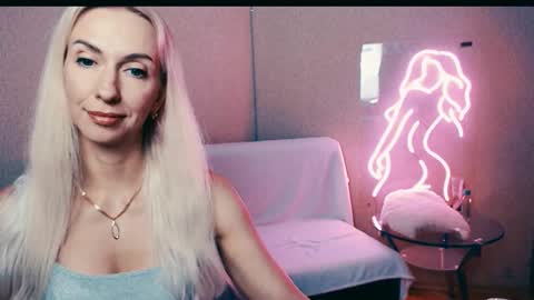 cute_smile_shy online show from September 2025 06:31:02 PM