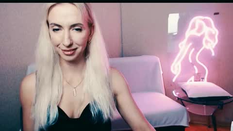 cute_smile_shy online show from September 2025 07:47:01 PM