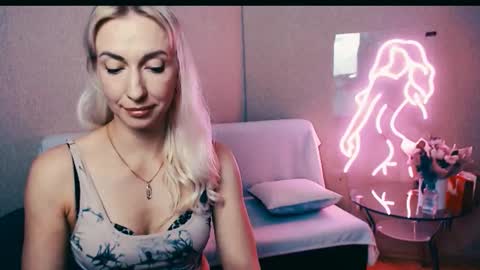 cute_smile_shy online show from October 2025 05:55:01 PM