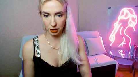 cute_smile_shy online show from November 2025 08:51:01 PM