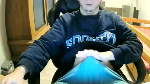 Snapshot of cuteboy090 chatting on October 2025 01:34:01 PM Cuteboy090 online show from October 2025 01:34:01 PM