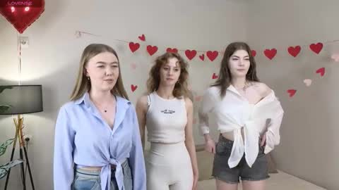 Aurora Lina and a few other beauties online show from February 2026 12:25:01 PM