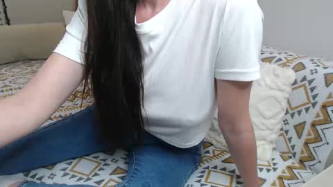 Snapshot of cuteemouse chatting on May 2026 10:55:01 AM Anna online show from May 2026 10:55:01 AM
