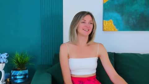 cutemirage online show from September 2025 02:41:01 PM