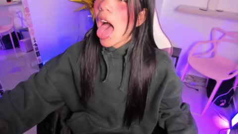  - independent model online show from November 2025 12:38:02 PM