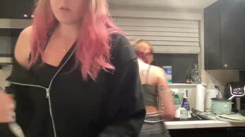 Snapshot of cutey_kiwi chatting on October 2025 03:26:02 AM Cutey kiwi online show from October 2025 03:26:02 AM