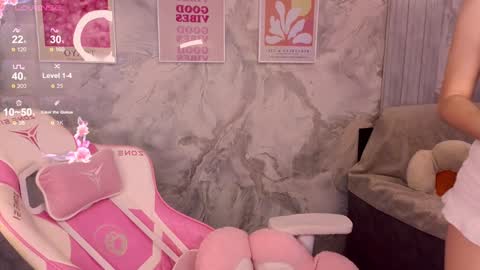 Snapshot of cutie_angels chatting on January 2025 06:35:01 AM HelloMy name Eva online show from January 2025 06:35:01 AM