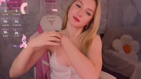 Snapshot of cutie_angels chatting on February 2025 06:53:02 AM HelloMy name Eva online show from February 2025 06:53:02 AM