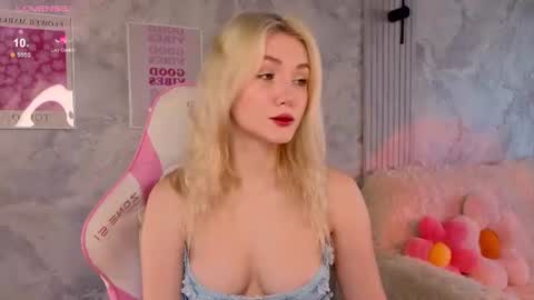 Snapshot of cutie_angels chatting on July 2026 04:58:02 AM HelloMy name Eva online show from July 2026 04:58:02 AM