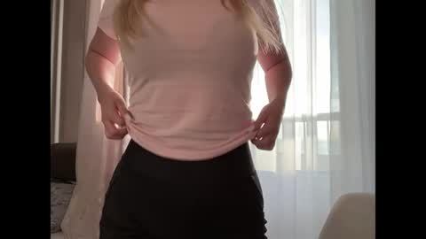 Chloe online show from March 2026 12:17:02 PM