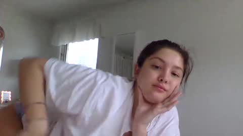 Cutieoggg420 online show from December 2024 05:15:01 PM