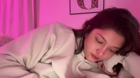 Cutieoggg420 online show from November 2025 09:36:01 PM