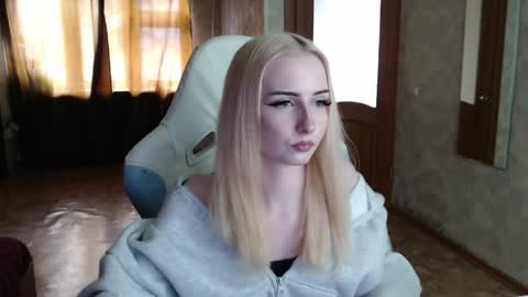 Cutti Crystal online show from April 2026 12:11:02 PM