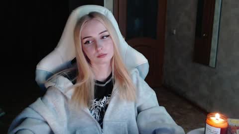 Cutti Crystal online show from April 2026 07:14:01 PM