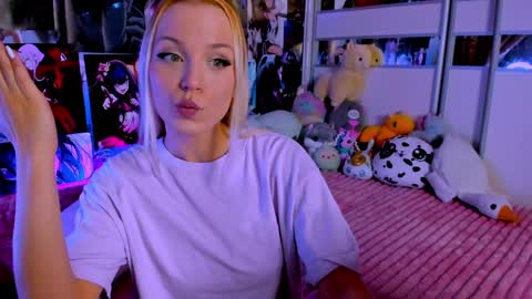 Snapshot of cuttie_ponyy chatting on December 2024 09:33:01 PM Nora online show from December 2024 09:33:01 PM