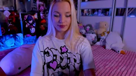 Snapshot of cuttie_ponyy chatting on November 2025 09:24:01 PM Nora online show from November 2025 09:24:01 PM