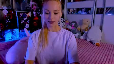 Snapshot of cuttie_ponyy chatting on November 2025 09:19:01 PM Nora online show from November 2025 09:19:01 PM