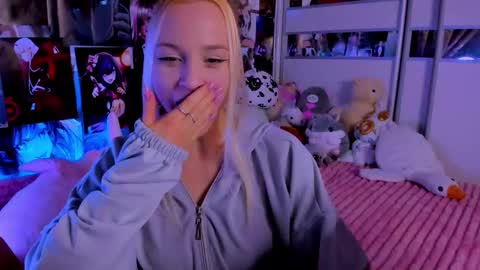 Nora online show from December 2025 09:20:01 PM