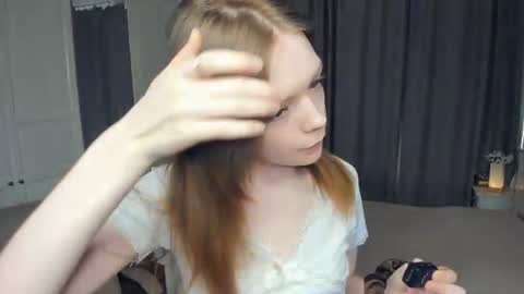 Snapshot of cuty_petite chatting on June 2026 09:36:02 AM Anne online show from June 2026 09:36:02 AM