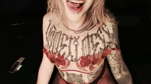 Nikki online show from December 2025 07:53:02 PM