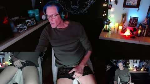 Snapshot of d_j_strokes chatting on December 2025 06:10:02 AM Dave online show from December 2025 06:10:02 AM