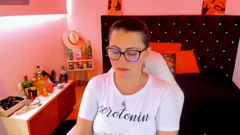 Mia  online show from January 2025 06:03:02 PM