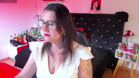 Mia  online show from February 2025 12:28:01 PM