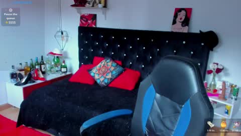 Mia  online show from February 2025 12:32:01 PM