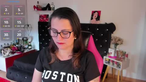 Mia  online show from February 2025 12:17:02 PM