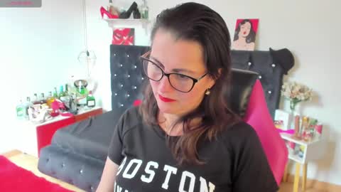 Mia  online show from February 2025 07:43:02 PM