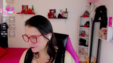 Mia  online show from September 2025 12:40:02 PM